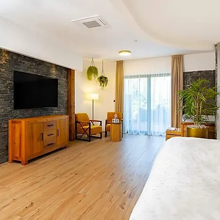Golf & Kuneticka Hora Szálloda 4*